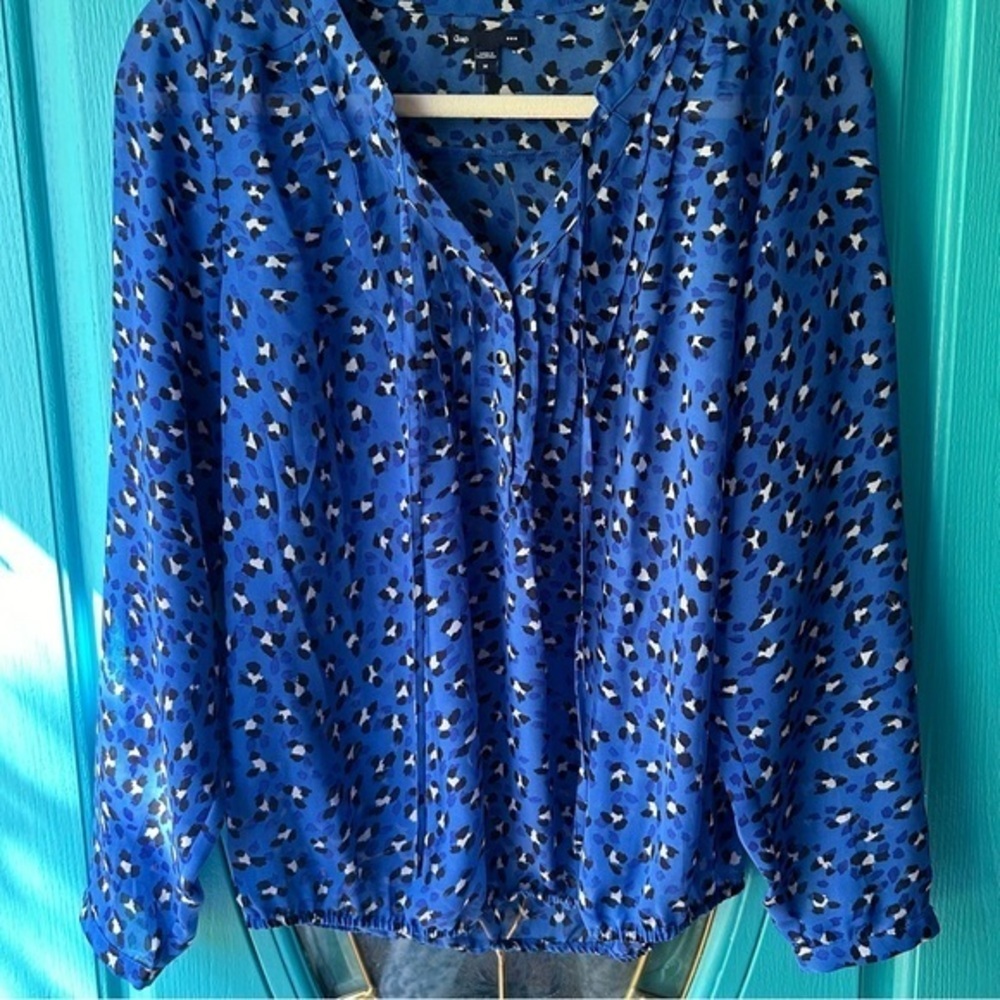 Gap blue leopard print sheer top size medium